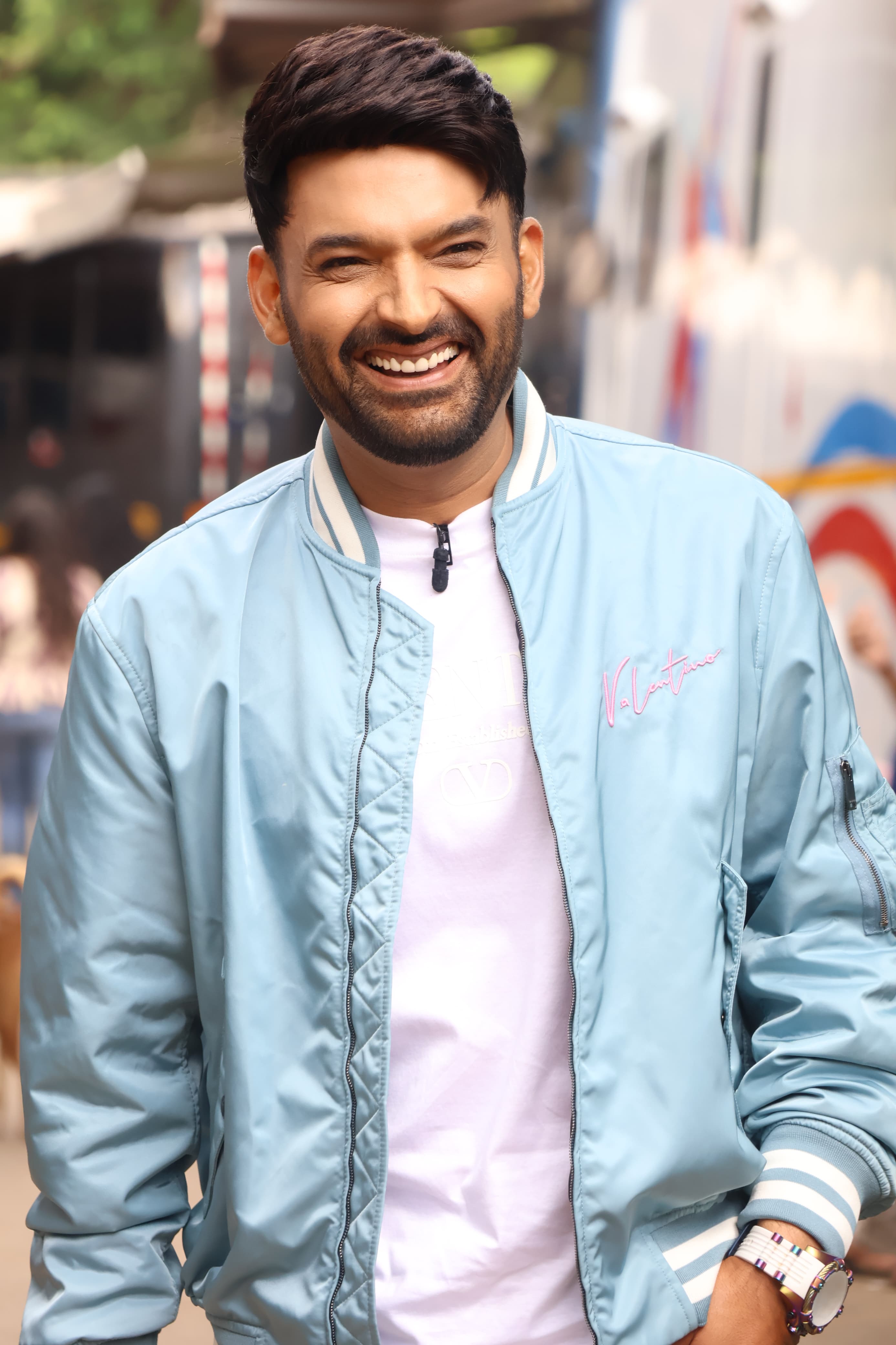 Kapil Sharma was all smiles as he posed for the paps on the sets of his show, The Kapil Sharma Show. He wore a blue varsity jacket with a white tee underneath. 